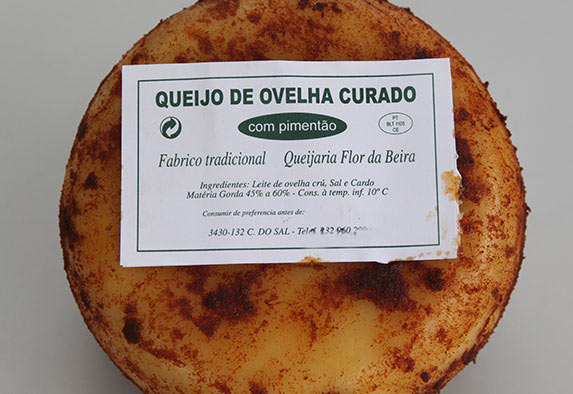 Queijo de Ovelha Cura Prolongada com Pimentão